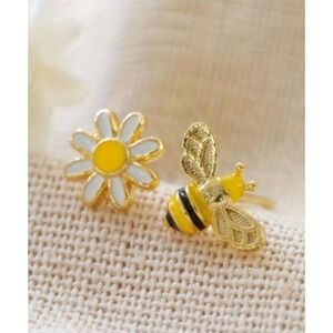 Honeybee and Daisy Asymmetrical Enamel Stud Earrings Gold Tone Mismatched Set